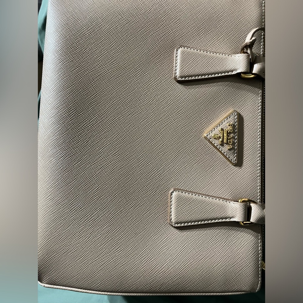 Medium Prada Galleria Saffiano leather bag